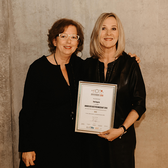 Jutta Kirberg Simone Lenz Award der Gastfreundschaft Kirberg Catering Kachel